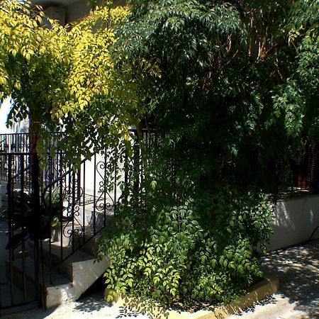House Inside Garden Apartment Volos Exterior photo