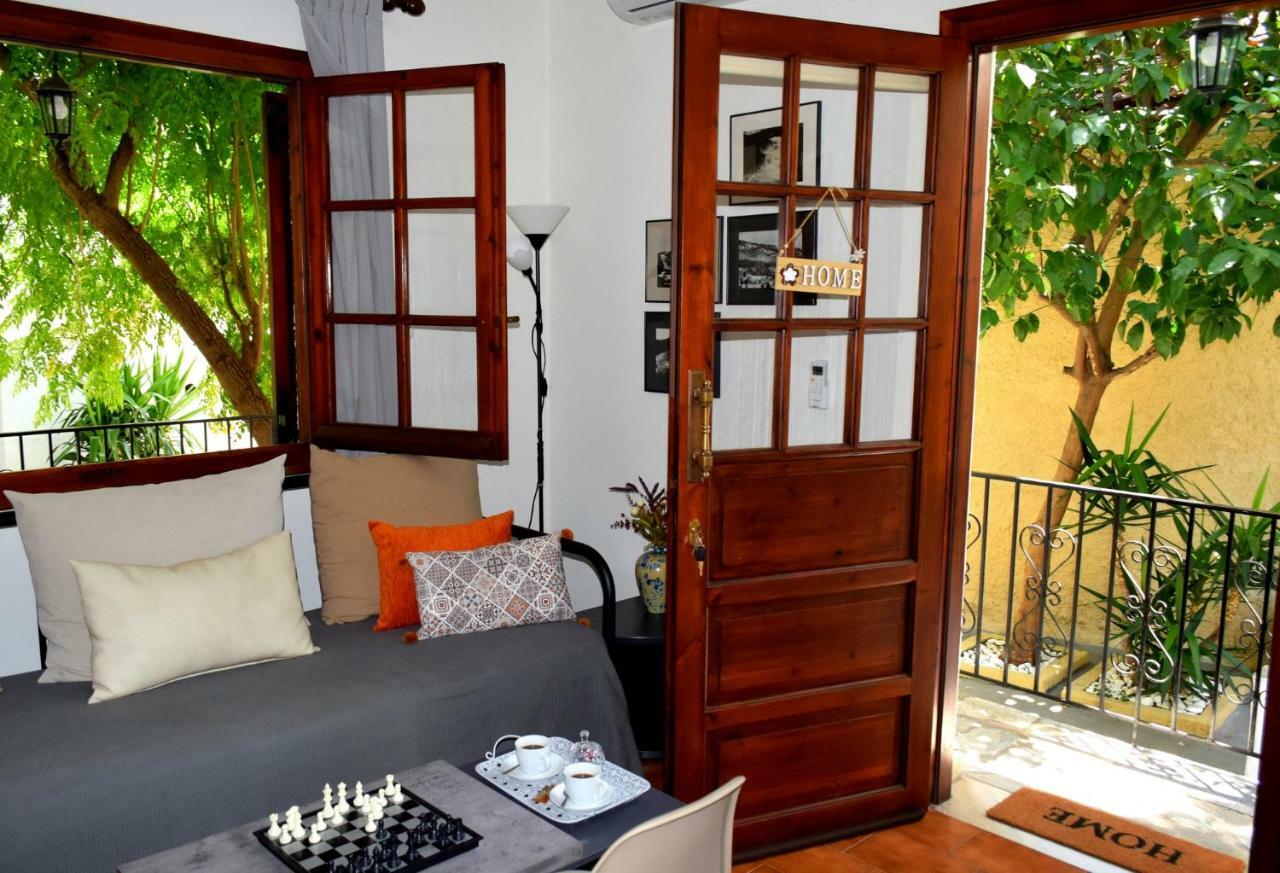 House Inside Garden Apartment Volos Exterior photo