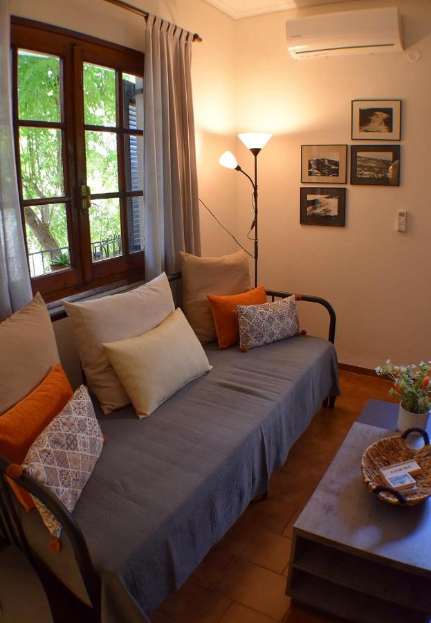 House Inside Garden Apartment Volos Exterior photo